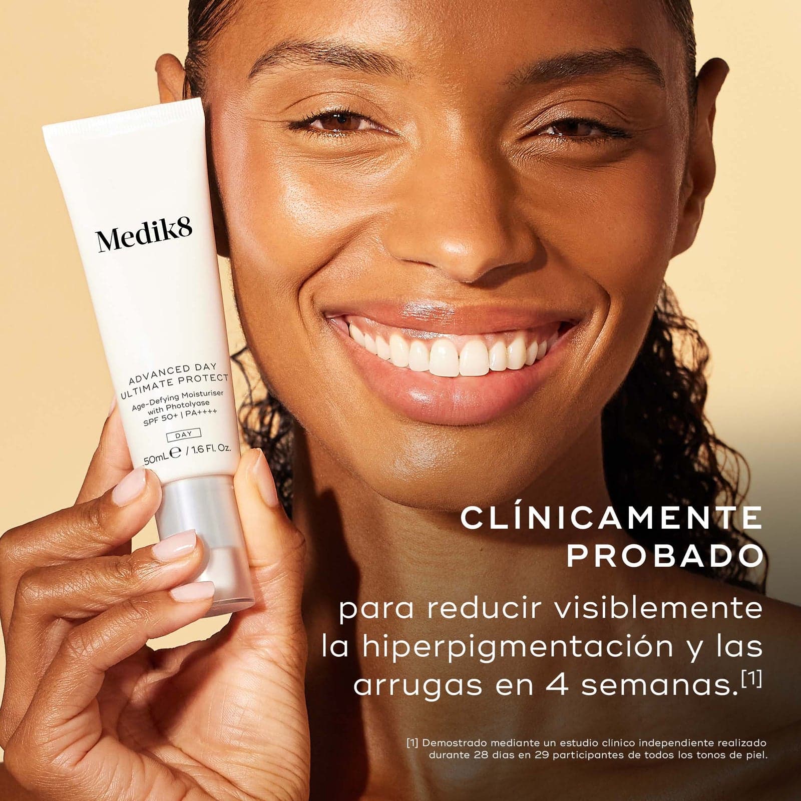 Persona sosteniendo Advanced Day Ultimate Protect de Medik8
